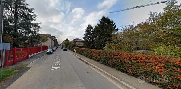 Stanza singola con balcone privato a Monza