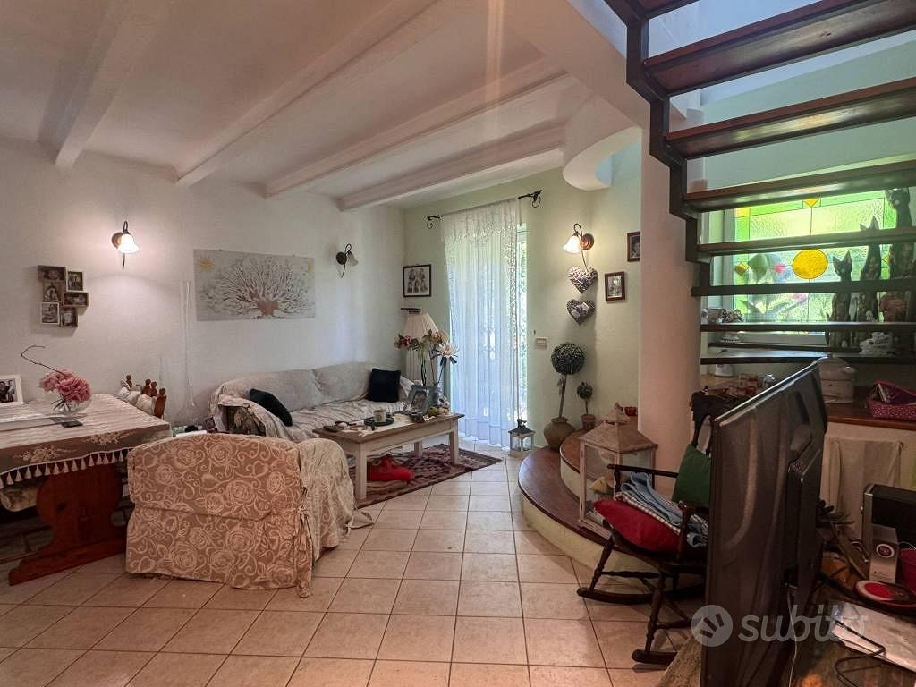 Casa – Follo, Piano di Follo - Altro