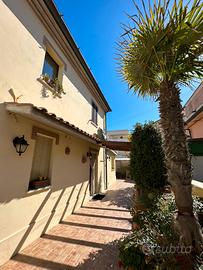 Casa intera a due passi dal mare