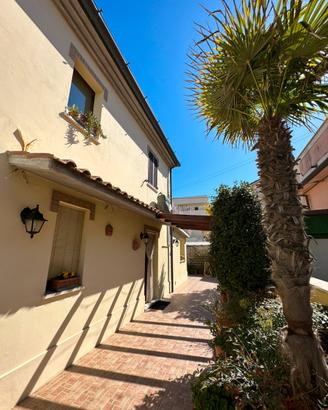 Casa intera a due passi dal mare