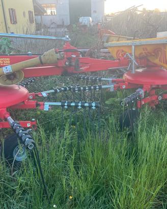 Ranghinatore voltafieno Fiorini 550 di lavoro