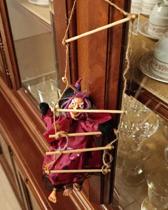 bambola di befana da appendere 