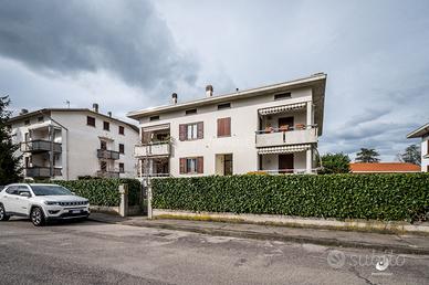 Ampio quadrilocale al piano rialzato