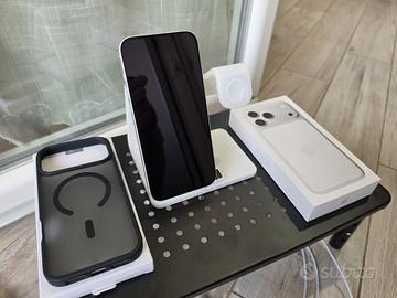 Apple iPhone 17 Pro Max / Pari al nuovo + Fattura
