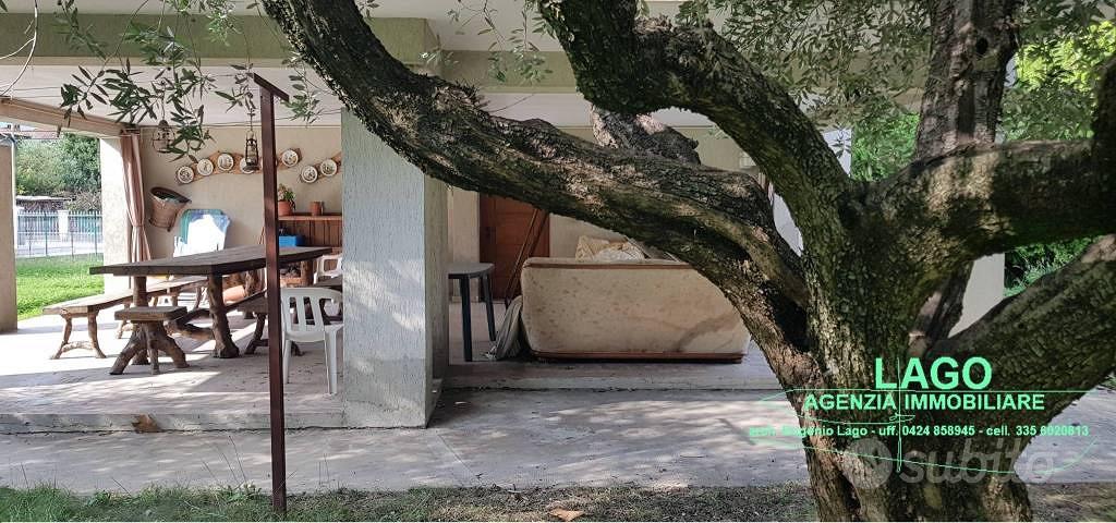 Villa di 294 m² con più di 5 locali e box auto dop - Vista 3