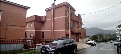 A SEZZE VENDIAMO APPARTAMENTO AL PIANO TERRA MQ 90