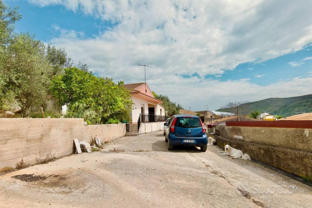 Terreno di 18000 m² a Ragusa - Altro