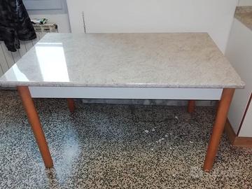 Tavolo in formica e legno