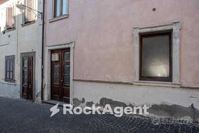 LOCALE COMMERCIALE IN VIA DEL MACELLO