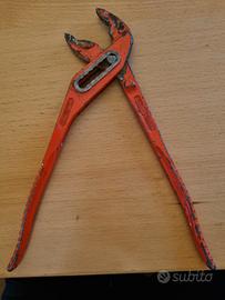 pinza regolabile a pappagallo