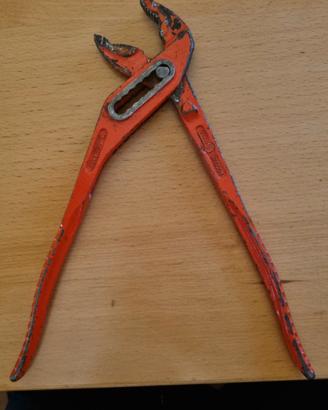 pinza regolabile a pappagallo