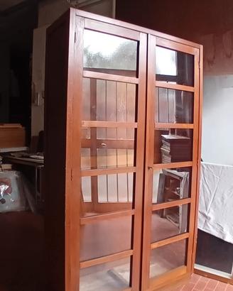 Libreria con ante in vetro