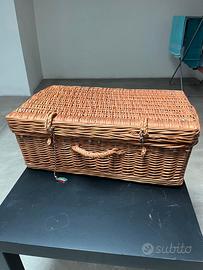 Antico cestino da pic-nick