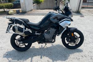 CF Moto MT 800
