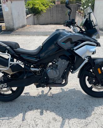 CF Moto MT 800
