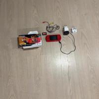 Console portatile handheld rossa con giochi 