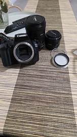 corpo macchina fotografica + 2 obbiettivi 
