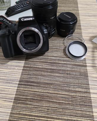 corpo macchina fotografica + 2 obbiettivi 