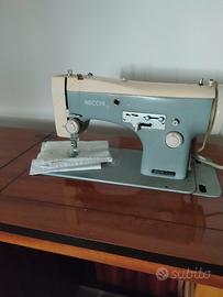 Macchina da cucire Necchi 