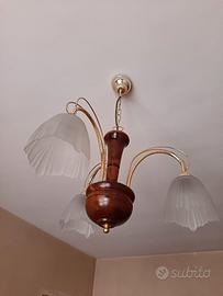 Lampadario in legno e vetro