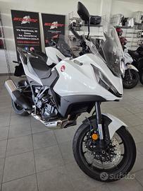 Honda NT 1100 DCT bianca con TRAVEL PACK