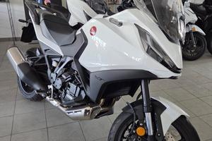 Honda NT 1100 DCT bianca con TRAVEL PACK