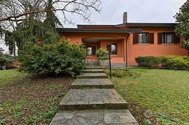 VILLA INDIPENDENTE CON AMPIO GIARDINO