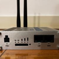 Router LTE Teltonika RUT360 - Con alimentatore