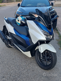 Honda forza 125