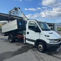 Iveco Daily con gru