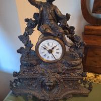 Orologio da tavolo antico in bronzo.