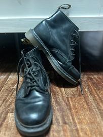 Dr. Martens 101 6 eye boots