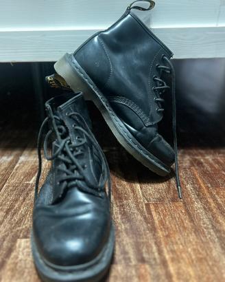 Dr. Martens 101 6 eye boots