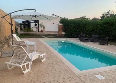 Villetta con piscina a 300 mt dal mare