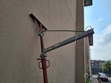 Sostegno montacarichi completo come nuovo.