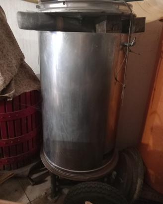 Silos acciaio per conservazione vino -2,50 q.li
