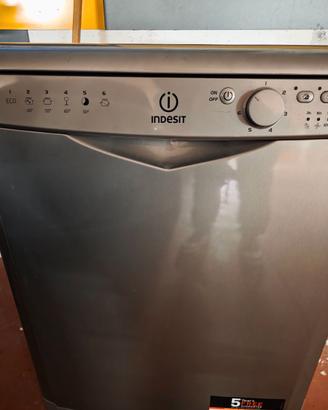 lavastoviglie Indesit