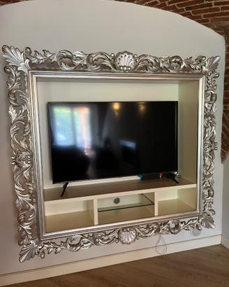 Mobile tv con cornice barocca