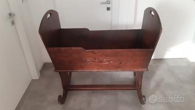 Culla a dondolo artigianale in legno massello