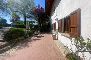 Casa indipendente di 230 m² con più di 5 locali e 