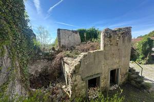 Rustico / Casale di 200 m² con più di 5 locali a C