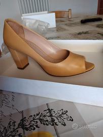 Décolleté punta aperta