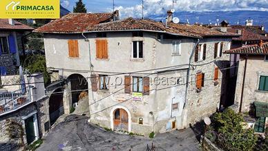 Rustico / Casale di 150 m² con 4 locali a Toscolan
