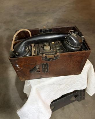 Telefono bachelite da campo vintage