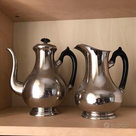 Due brocche caraffe in Sheffield No argento