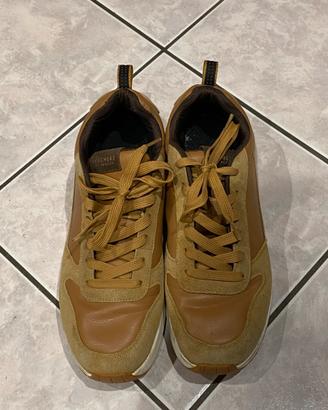 Skechers