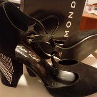 Scarpe in camoscio nere