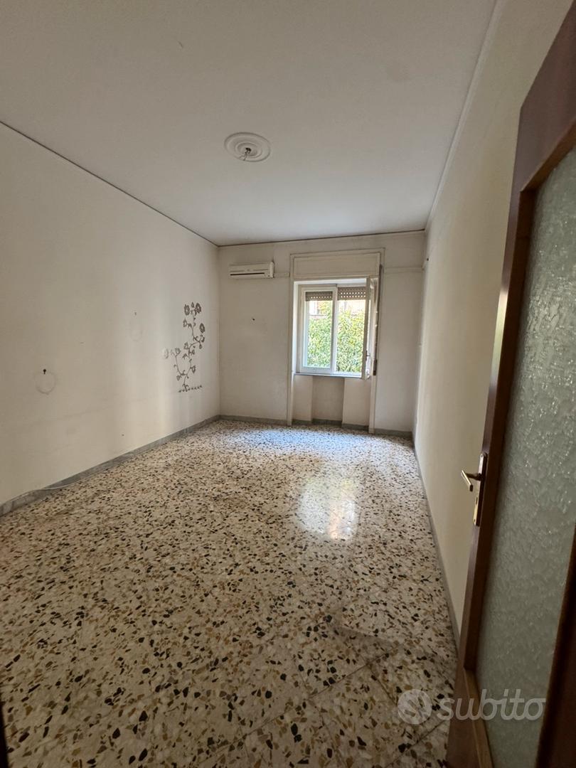 Appartamento via Luigi Guercio - Vista 2