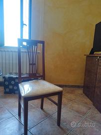 Sedie in legno con seduta imbottita