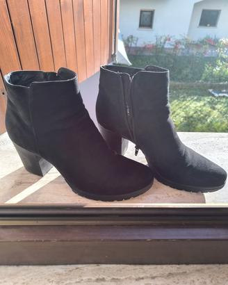 stivaletti neri tacco 7